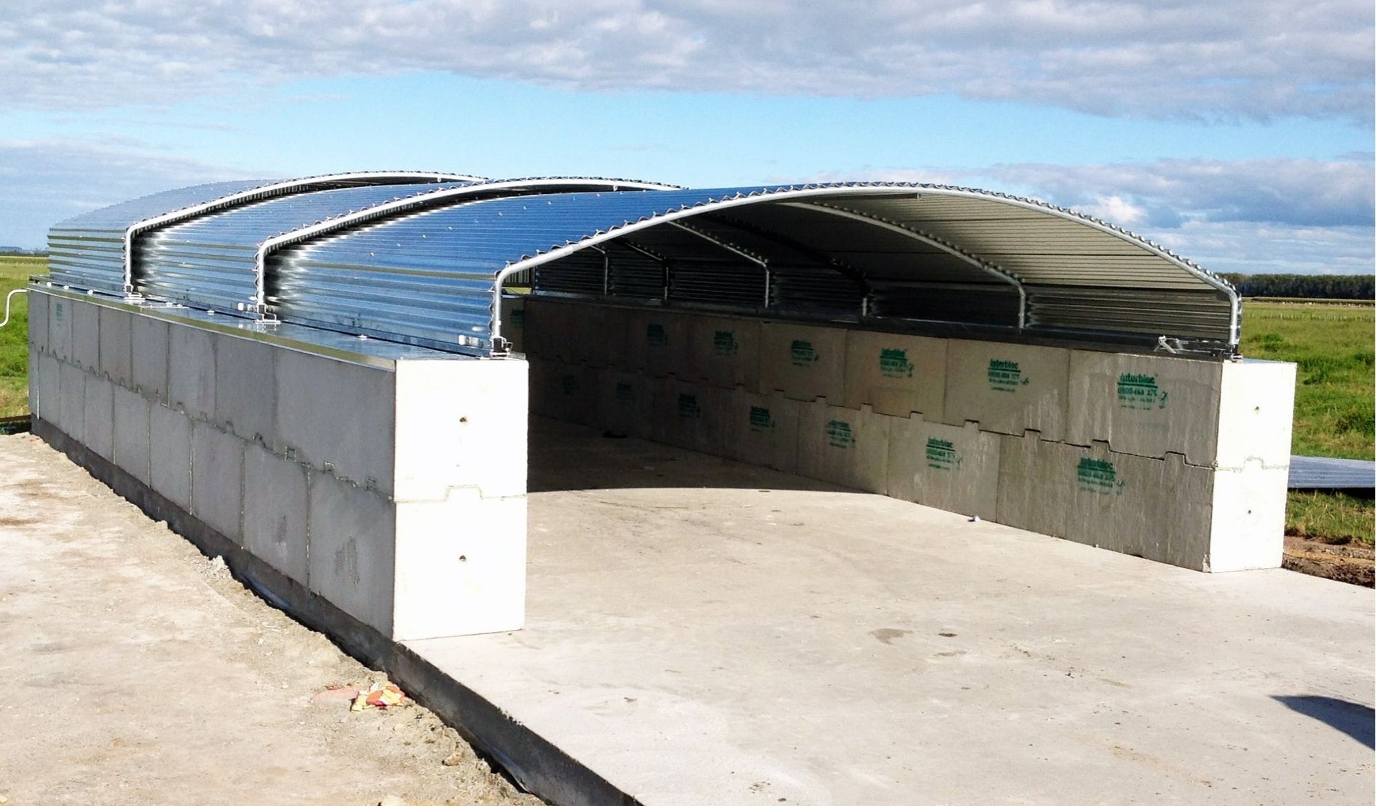 Small Interbloc Fertiliser bin with retractable corrugated aluminum roof
