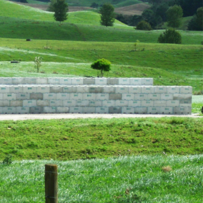 2 Interbloc walls in a field