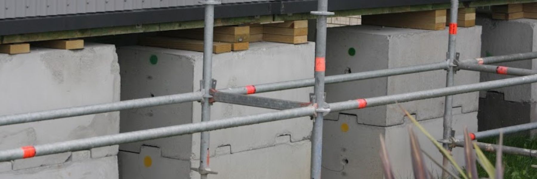 Interbloc concrete blocks used for temporary foundations