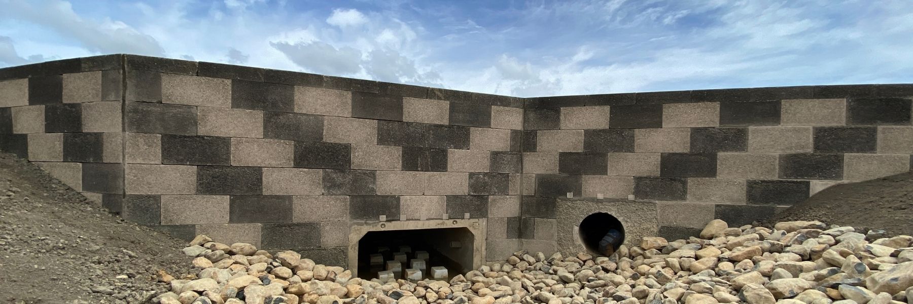 Stonebloc reinforced earth walls